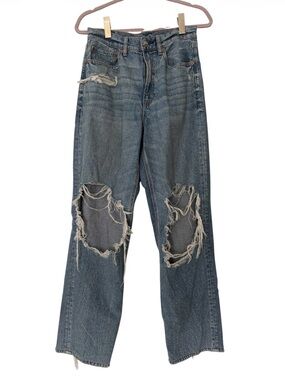 AE Baggy Straight Jeans Distressed Denim size 6 90s-inspired distressed Jeans